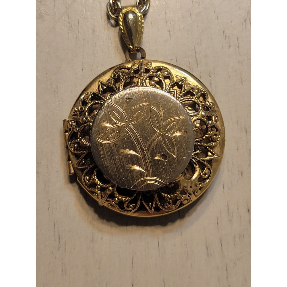 Vintage Gold Plated Photo Locket Necklace Pendant With Chain -Read